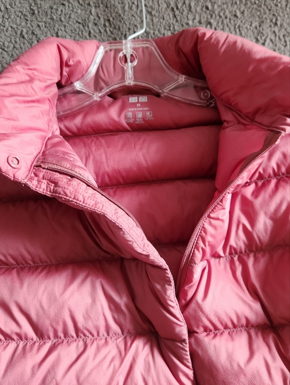 UNIQLO Women’s Puffer Jacket Extra Small Pink Quilted Ultra Light Down Packable - Picture 3 of 10